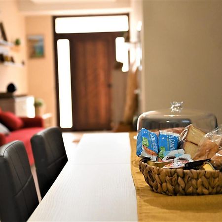 "Il Vecchio Salone" Appartamento In Pieno Centro Con Garage Privato Lecce Exterior photo