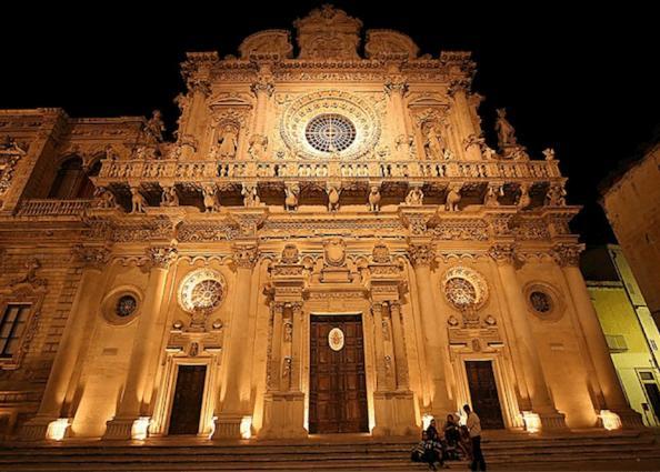 "Il Vecchio Salone" Appartamento In Pieno Centro Con Garage Privato Lecce Exterior photo