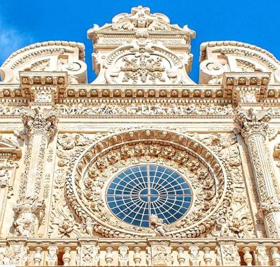 "Il Vecchio Salone" Appartamento In Pieno Centro Con Garage Privato Lecce Exterior photo