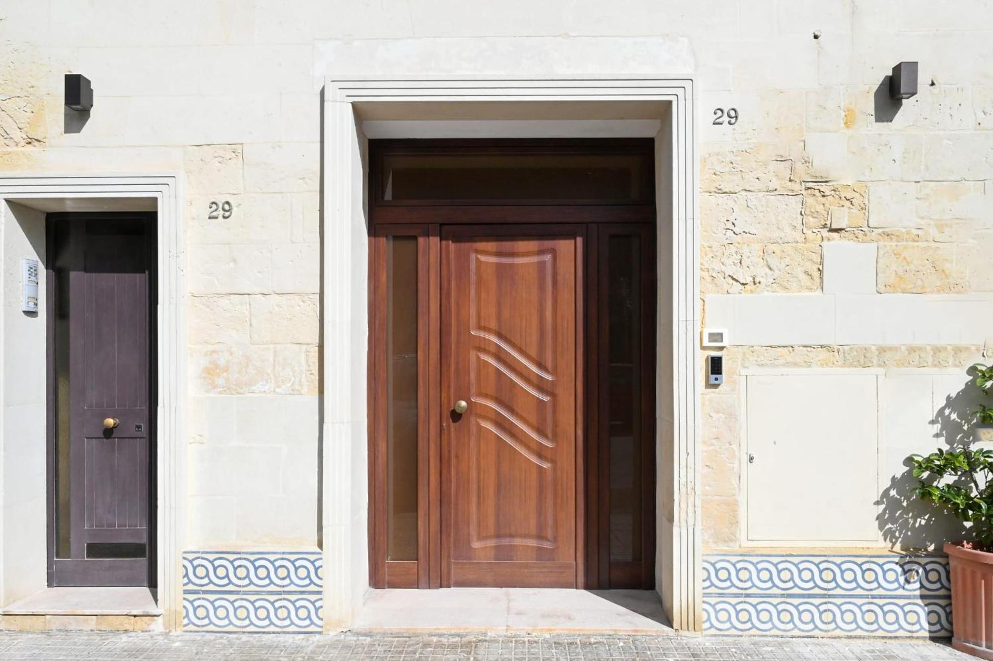 "Il Vecchio Salone" Appartamento In Pieno Centro Con Garage Privato Lecce Exterior photo