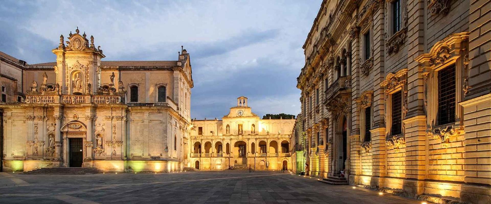 "Il Vecchio Salone" Appartamento In Pieno Centro Con Garage Privato Lecce Exterior photo