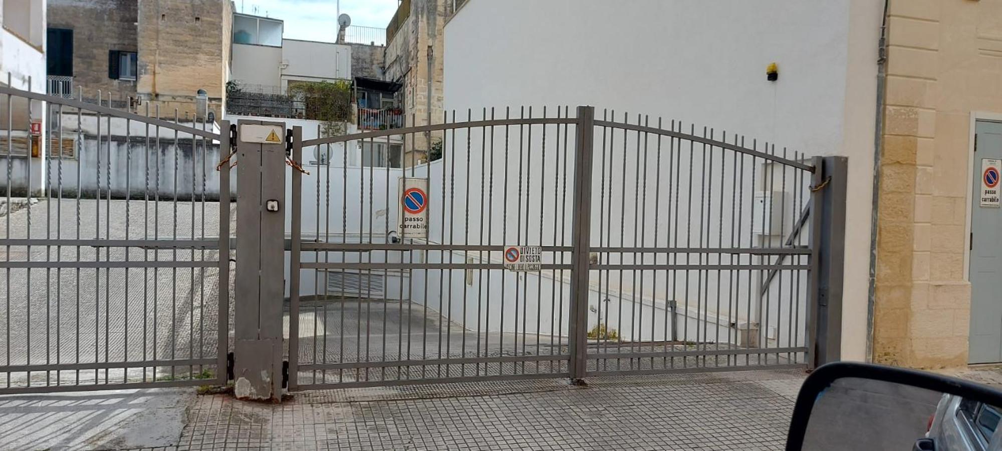 "Il Vecchio Salone" Appartamento In Pieno Centro Con Garage Privato Lecce Exterior photo